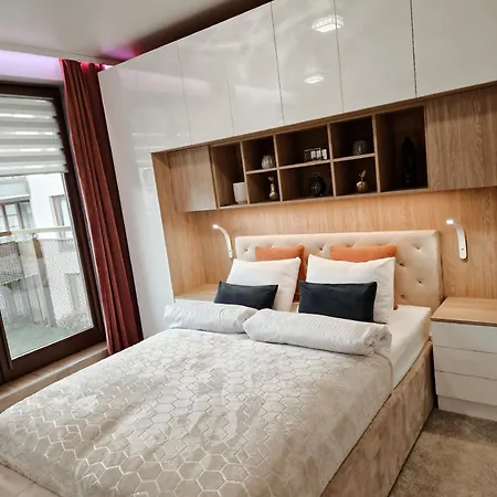 Green Terrace Centrum Apartment - Cozy Terrace, Free Parking, Netflix - Rail Station 850M