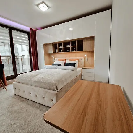 Terrace Centrum - Cozy Terrace, Free Parking, Netflix - Rail Station 850m アパート